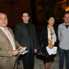 Organización, intérprete y compositor, antes del concierto.
