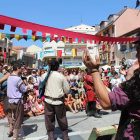 El mundo medieval invadirá el centro de la ciudad desde el jueves, una cita que este año se traslada a la calle Astorga, y que cogerá el relevo de la Feria de Alfarería. El Art Aero Rap prepara sus sprays para dejar su firma en las alturas y los motores e