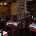 la decoración originaria en piedra de las antiguas casas de Cacabelos