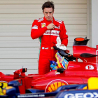 Alonso se prepara para realizar la sesión de entrenamientos.