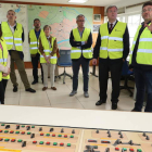 Silván, junto a ediles de su equipo de gobierno, de Ciudadanos y el PSOE, visitó ayer la estación potabilizadora del Portillín. RAMIRO