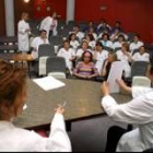 El acuerdo entre los sindicatos y la gerencia del hospital supondrá mejoras en el ámbito laboral