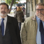 Javier Guerrero, exdirector general de Trabajo de la Junta de Andalucía, y su abogado, en una sesión del juicio del caso ERE.