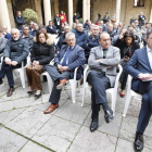 El presidente, junto a los alcaldes, escucha los detalles técnicos del proyecto. RAMIRO