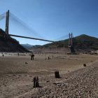Vista del embalse de Los Barrios de Luna durante la sequía del año pasado. RAMIRO