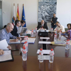 Consejeros, directores generales y los directores conservadores del parque se reunieron ayer en Santander. DL