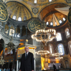 El presidente turco en una Santa Sofía ya islamizada. TURQUISH PRESIDENT HANDUOT