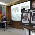 El inspector de la policía de Northamptonshire muestra información sobre Anxiang Du.
