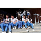 Imagen de archivo de alumnos de Enfermería a la entrada de la Facultad de Ciencias de la Salud. MARCIANO PÉREZ