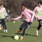 La Deportiva vuelve al trabajo después de la jornada de descanso de ayer, en la que nevó. L. DE LA MATA