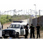 Agentes de la Guardia Civil en la frontera española.