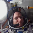 Kelly formó parte de un experimento pionero de la NASA que comparaba los cambios físicos que sufrió durante todo ese tiempo con los de su hermano gemelo. 340 días en el espacio