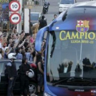 La afición despide al Barça antes de partir con destino a Londres.