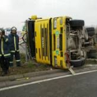 El conductor del camión de ceniza salió ileso, a pesar de la aparatosidad del accidente