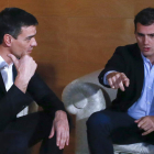 Sánchez y Rivera, al comienzo de la reunión mantenida ayer en el Congreso. JUANJO MARTÍN