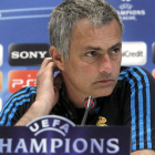 Mourinho durante la rueda de prensa que ofreció ayer como previa de la ‘Champions’.
