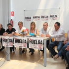 Los representantes de USO, UGT, CC.OO., Asial y CSIF registraron ayer la petición de huelga.