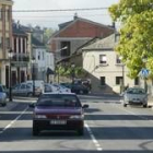 Imagen de la carretera local de Folgoso de la Ribera, de donde partirá la nueva infraestructura