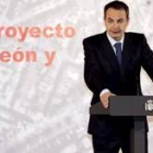 El presidente Zapatero, en febrero pasado en León cuando anunció el centro de denuncias de Tráfico