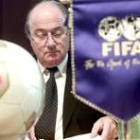 Blatter, presidente de la Fifa, cree que el colegiado noruego se precipitó