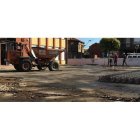 Operarios municipales reforman las instalaciones del Trepalio para el nuevo curso escolar. DL