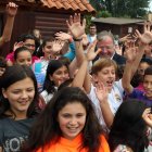 El alcalde compartió ayer jornada con los niños que participan en los campamentos. RAMIRO