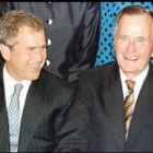 Como una sombra protectora, a lo largo de la trayectoria de George Walker Bush, siempre ha estado presente la figura de su padre, el hombre que sucedió como presidente a Ronald Reagan: George Bush.