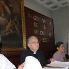 Francisco Negral, misionero en Jerusalén, junto al Obispo de León, Julián Lopez.
