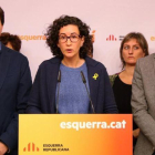 Marta Rovira junto a Sergi Sabria y Roger Torrent.