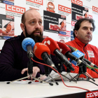 El secretario general de CCOO Industria León, Ángel María Santos y Juan Manuel Ramos, representante del sector de empresas cárnicas de CCOO, durante la rueda de prensa para abordar la situación del sector cárnico que tuvo lugar días atrás.