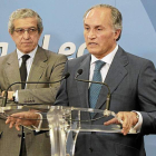 Braulio Medel, presidente de Unicaja Banco, y Evaristo del Canto, presidente de Banco Ceiss.