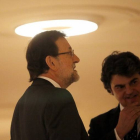 Mariano Rajoy y Jorge Moragas, en un pleno del Congreso, en abril.