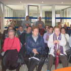 Socios del Centro de Día El Plantío, en la asamblea de ayer. M. MACÍAS