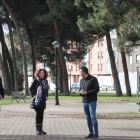 Bouzas, la alcaldesa y el concejal Roberto Mendo, ayer en el parque de Cuatrovientos. ANA. F. BARREDO