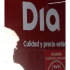 Cartel de uno de los centros comerciales de Dia. JAVIER LIZÓN