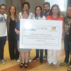 Entrega del cheque a la fundación de Blas Méndez Ponce. V.A.