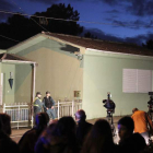 La casa custodiada por la Guardia Civil en Rianxo. LAVANDEIRA JR