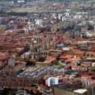 En la foto, una imagen aérea de la ciudad de León