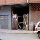 Uno de los locales de donde los vecinos del barrio de los Travesedos denuncian que salen las ratas