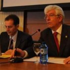 El director de la Escuela y José Ángel Hermida, en un momento de la fiesta.