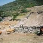 El estado de las edificaciones de Campo del Agua, como los accesos, es cada vez peor