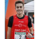 Miguel Caminero celebra su triunfo en la San Silvestre de León. MARCIANO PÉREZ