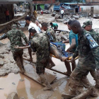 Miembros del Ejército colombiano participan en las labores de resctae de los damnificados. EFE