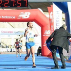 Rubén en el momento de cruzar la meta en el puesto 19.
