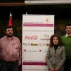 La concejala de Deportes junto con los representantes de las empresas patrocinadoras