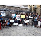 Indignados, concentrados ayer en la Plaza de Botines de la capital.