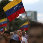 Las personas en Venezuela protestas por la crisis en la que se encuentra.