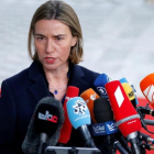 La jefa de la diplomacia europea, Federica Mogherini, inicia los contactos con la Administración de Trump.