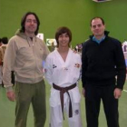 El campeón, entre sus maestros Óscar Fernández y Pablo García