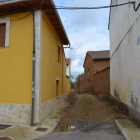 Imagen de la calle Las Tenderas de Villademor de la Vega, que será pavimentada. MEDINA
